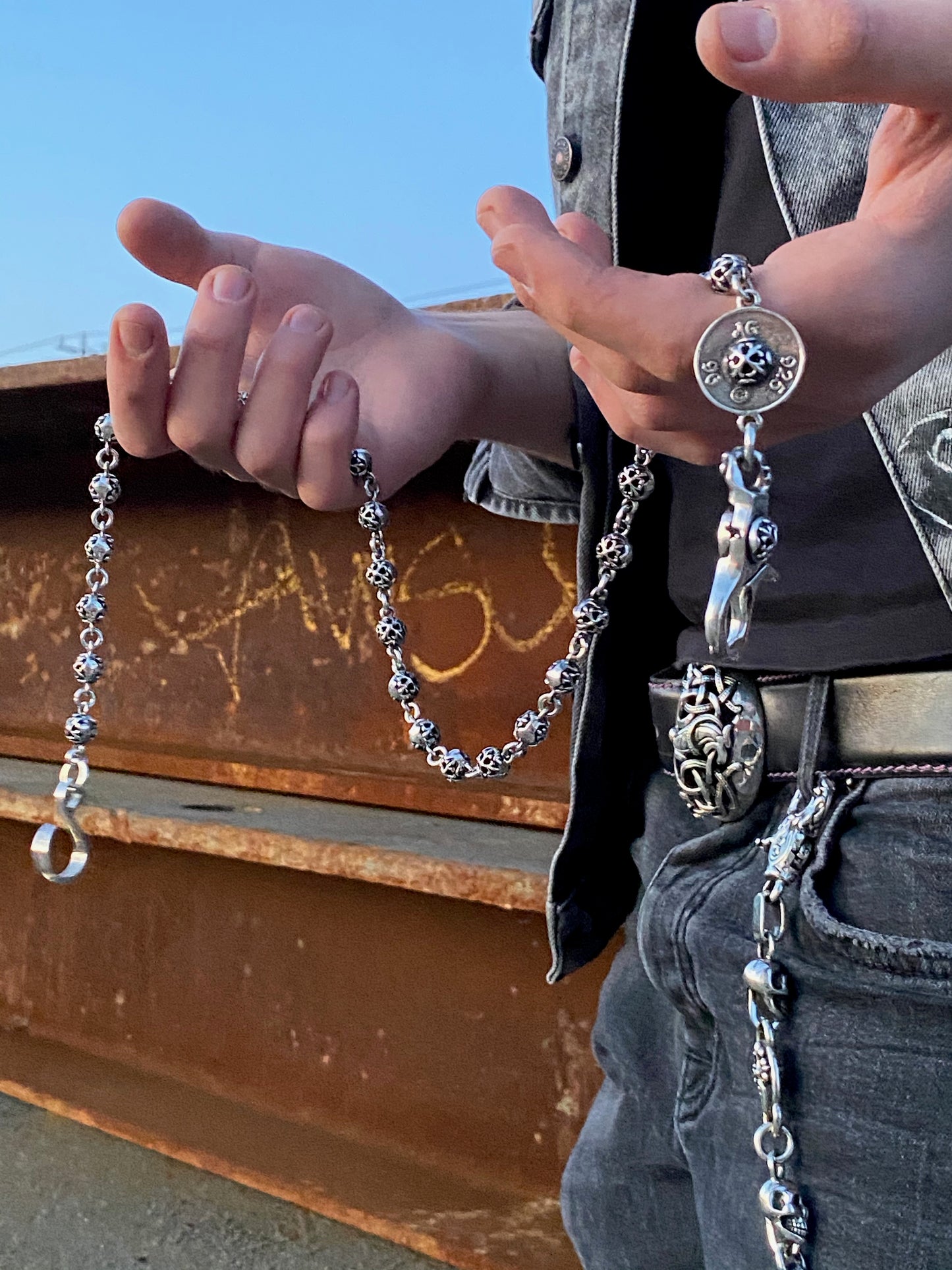 a&g-rock-fleur-de-lis-beaded-wallet-chain-model